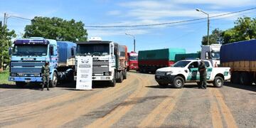 Se trataría de una presunta organización que cobraba “coimas” a los camiones que transportan soja sin el aval aduanero.