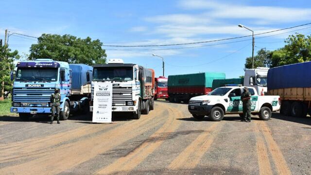 Se trataría de una presunta organización que cobraba “coimas” a los camiones que transportan soja sin el aval aduanero.