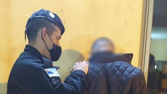 Incautaron en poder del delincuente un cuchillo y las pertenencias de la victima.