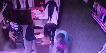 Una bombera le salvó la vida a una beba en Río Segundo (Captura de video).