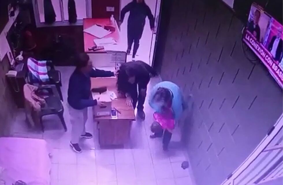 Video: pidió ayuda porque su beba se estaba ahogando y una bombera cordobesa le salvó la vida