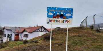 La Municipalidad de Ushuaia colocó cartelería en el Jardín de Infantes N°15 y en la escuela especial Kayú Chenen.