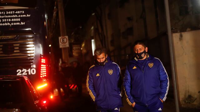 La delegación de Boca Juniors pasó la madrugada en la comisaría de Belo Horizonte, con ocho integrantes imputados tras los incidentes post partido ante Atlético Mineiro.