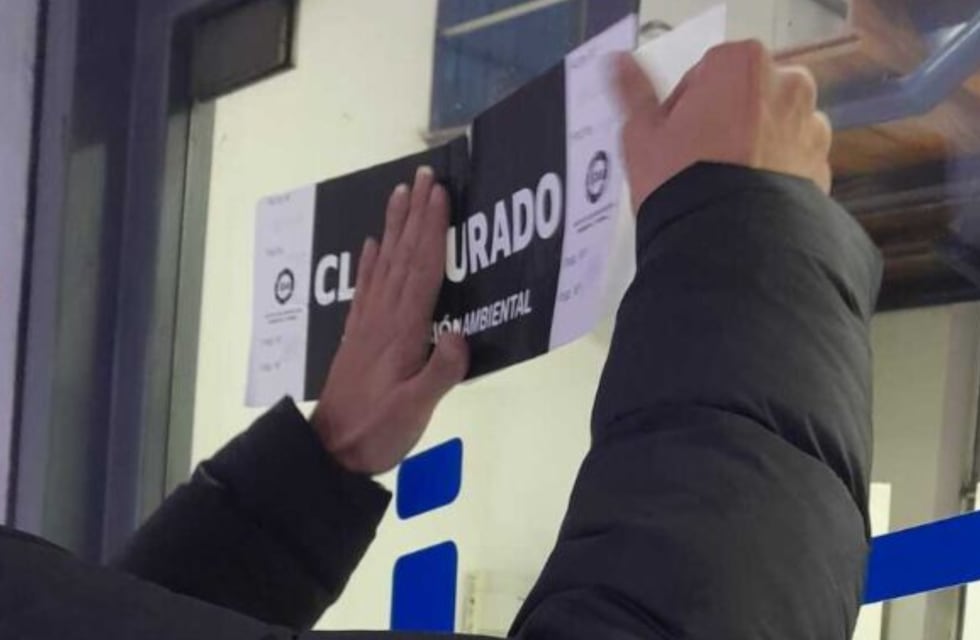 Córdoba: clausuraron un local que arrojaba un “líquido verde” a la calle