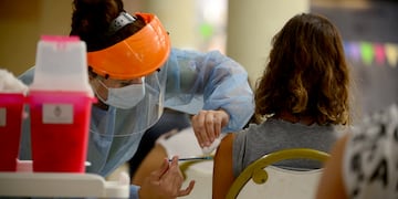 Córdoba: arrancan las dosis de refuerzo para adolescentes entre 12 y 17 años.