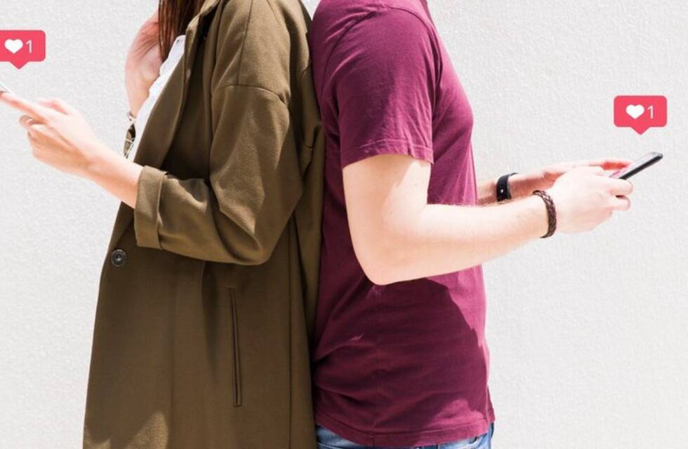 Tinder habilitó una nueva función que involucra a los amigos del usuario que busca pareja