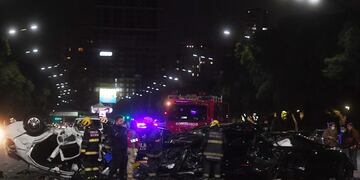 Dos jóvenes perdieron la vida y otras 10 personas resultaron heridas tras el impactante accidente a la altura del Hipódromo de Palermo.