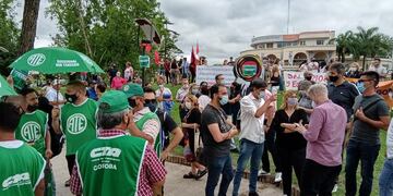 Reclamo de algunos miembros del personal de la salud pública de Carlos Paz.