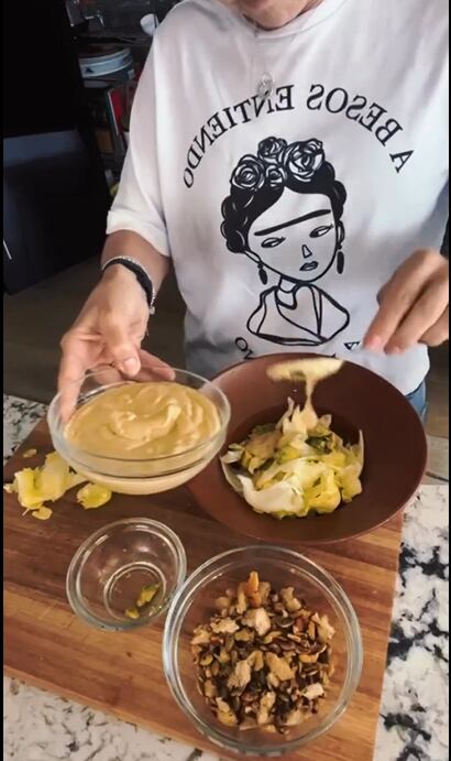 Cómo hacer un aperitivo exquisito y liviano: la receta de crema de berenjenas de Claudia Villafañe