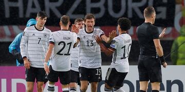 Alemania vistió una camiseta distinta en su partido contra Inglaterra. Foto: Vía País.