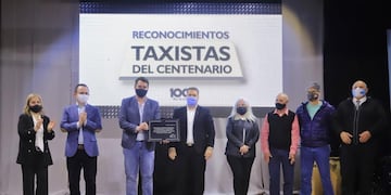 El municipio reconoció a taxistas