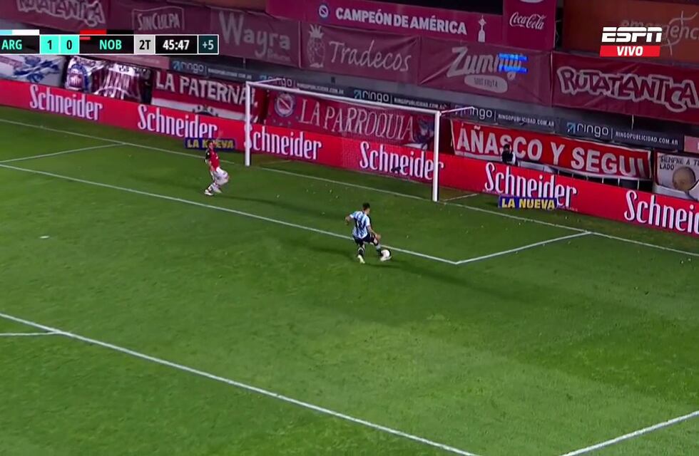 Nicolás Reniero perdió un gol increíble para Argentinos Juniors ante Newell’s