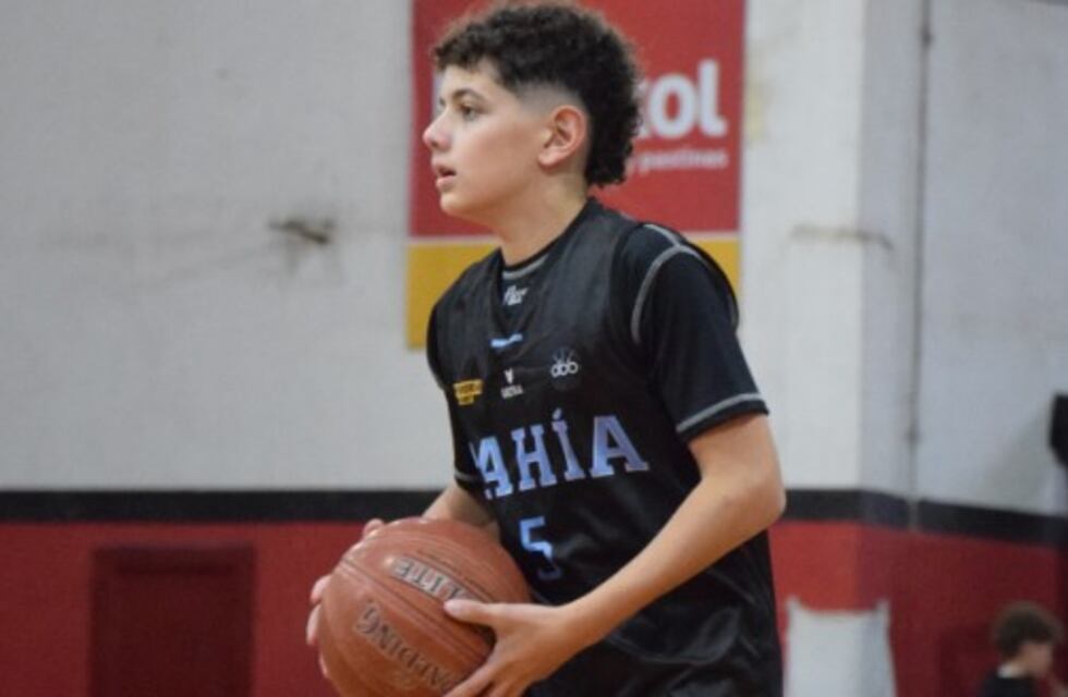 Básquet: Santi Medina, otro puntaltense ganador con Bahía