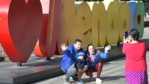 Turistas en Mendoza. 
Turistas pasean por la Plaza Independencia, Peatonal Sarmiento y museos
Turistas brasileños 
Foto: Orlando Pelichotti
