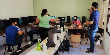 Los chicos del Centro de Oficios comenzaron a cursar sus estudios secundiarios de forma virtual.