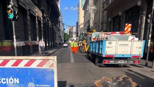 El paso vehicular quedó cerrado este martes en la esquina de Sarmiento.