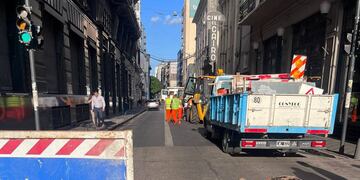 El paso vehicular quedó cerrado este martes en la esquina de Sarmiento.