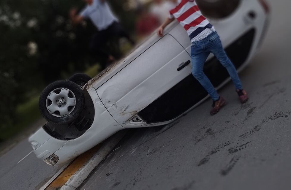 “Fuimos a dar una vuelta y dimos cinco”, la insólita frase de jóvenes que volcaron en un auto en Tandil
