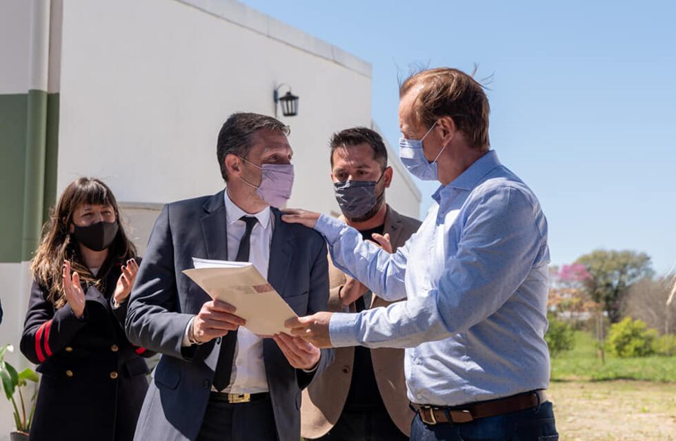 Se entregaron 20 viviendas para trabajadores y estudiantes de la Escuela Alberdi