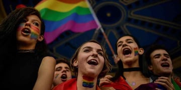 El 17 de mayo se conmemora el Día Internacional contra la homofobia, transfobia y bifobia (AP / Archivo).