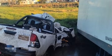 Las fuertes imágenes del choque entre una camioneta y un camión en Córdoba.