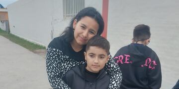 Andrea Flores lanza la campaña para su hijo Santi