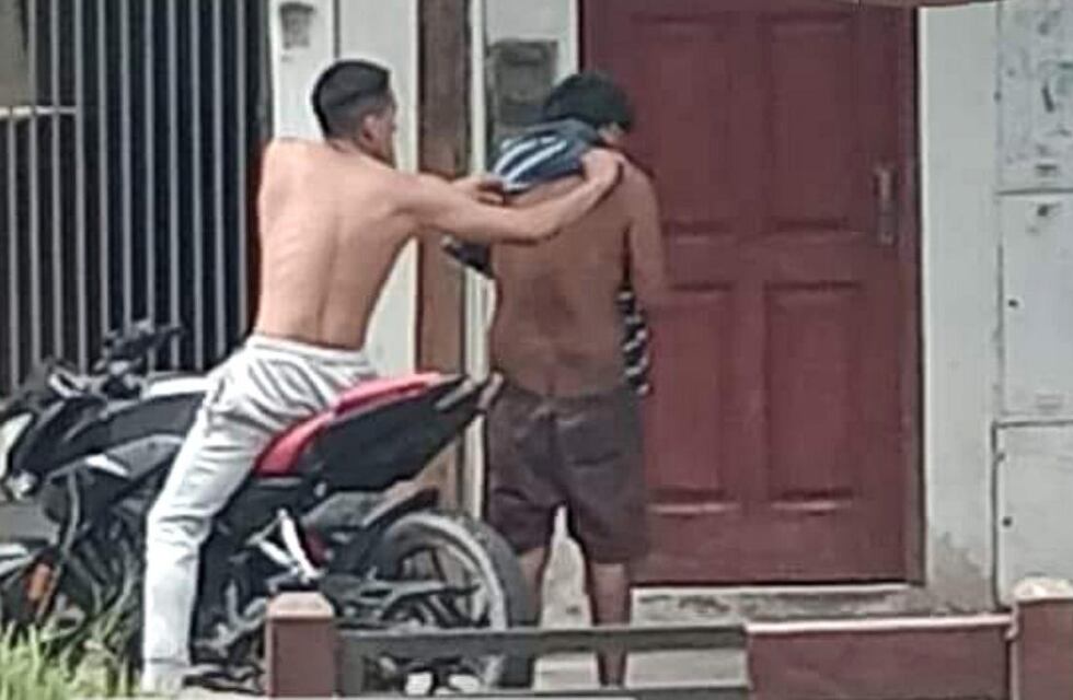 Santiago del Estero tiene un héroe: el gesto viral de un vecino con un hombre en situación de calle