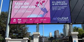 El centro comercial cuenta con muchas marcas.