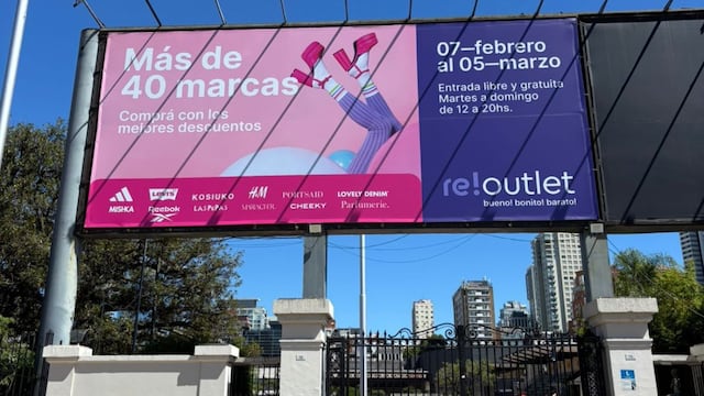 El centro comercial cuenta con muchas marcas.