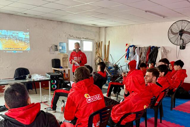 El entrenador de básquet Alejandro Elizalde brindará un curso teórico-práctico