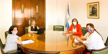 Gabriela Castillo, se reunió con funcionarios nacionales de Recursos Hídricos, Planificación Territorial y Vialidad Nacional.