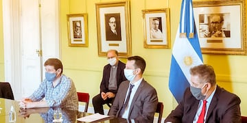 El Gobernador Gustavo Melella participó de la firma del convenio que establece la financiación para la construcción del centro de rehabilitación en la provincia.