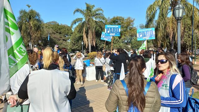 Manifestación de docentes de Rafaela y la región en la plaza 25 de mayo