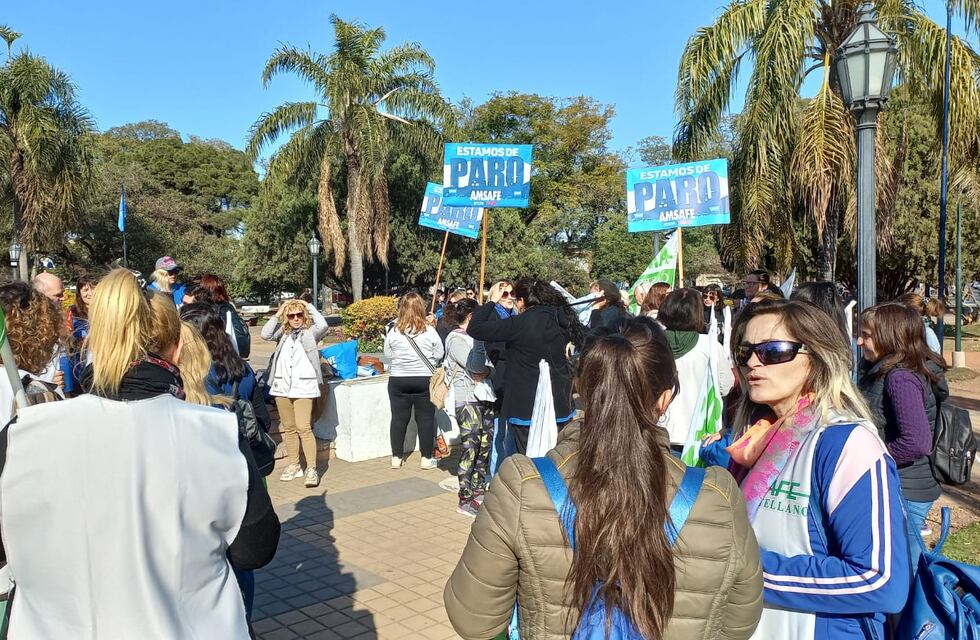 Docentes de Rafaela y la región se manifestaron en la Plaza 25 de Mayo