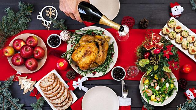 El armado de la mesa navideña dependerá en gran parte del menú elegido para la cena. Foto: Freepik / Grupo Edisur.
