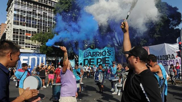 Las protestas en la Avenida 9 de Julio se mantienen por tercer día consecutivo.