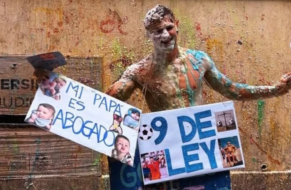 De la cancha al aula: un goleador del fútbol argentino se recibió de abogado
