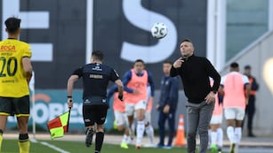 Walter Ribonetto, DT de Talleres, en el partido ante Defensa y Justicia por la Lga Profesional. (Facundo Luque / La Voz)