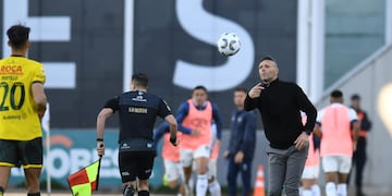 Walter Ribonetto, DT de Talleres, en el partido ante Defensa y Justicia por la Lga Profesional. (Facundo Luque / La Voz)