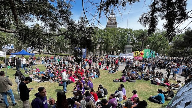 La plaza San Martín fue el punto de encuentro para apoyar el proyecto que había aprobado el Congreso.