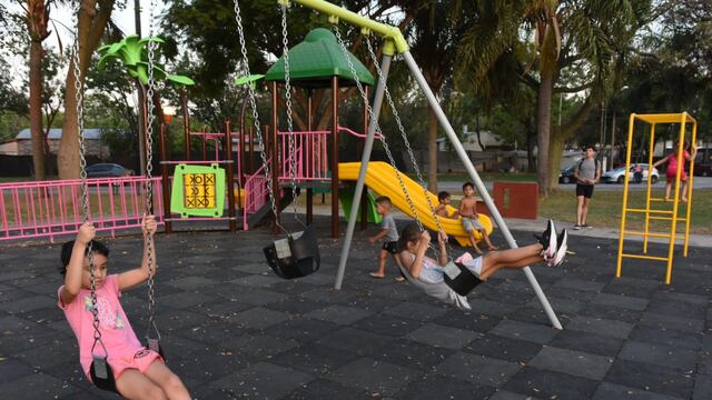 Nuevos juegos infantiles en las plazas de Rafaela