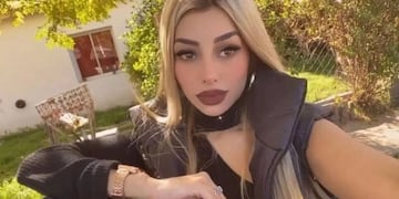 Tamara Báez, la ex pareja de L-Gante, posó con una microbikini roja y dejó a la vista sus tatuajes.
