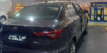 Un automovilista se estrelló contra una estación de servicio en Córdoba.