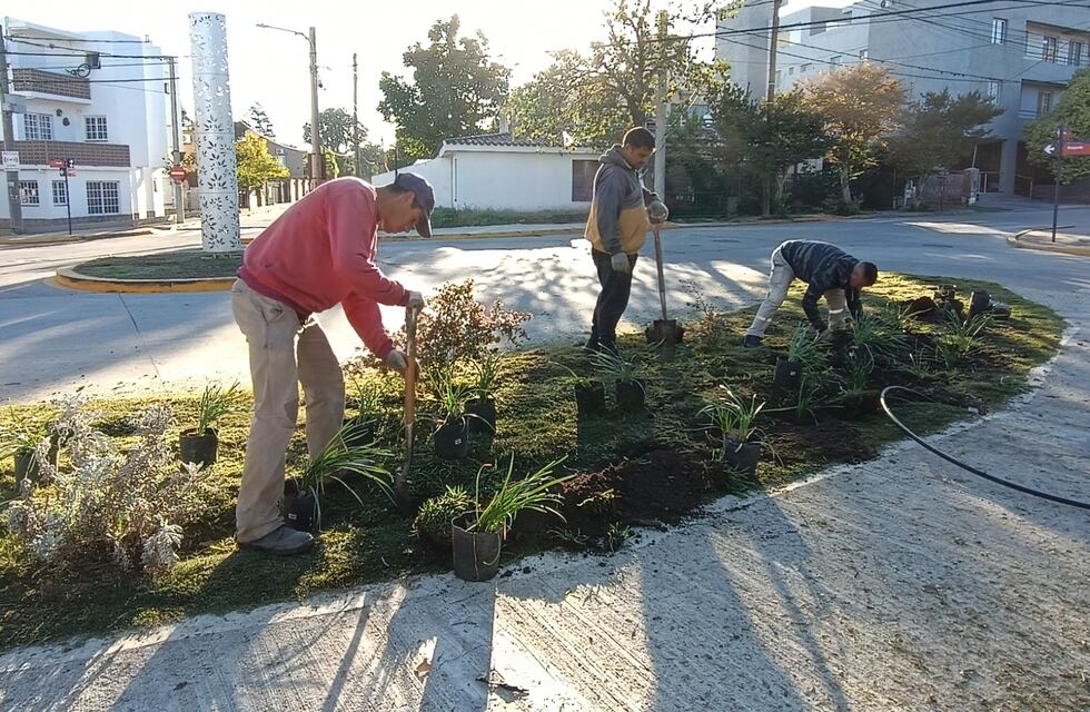 Carlos Paz: el intendente Avilés recorrió la Plaza Ecuador en marco de su refuncionalización