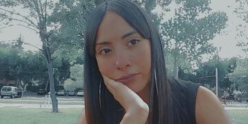 Quiere ser periodista deportiva y busca un trabajo para pagar la carrera.