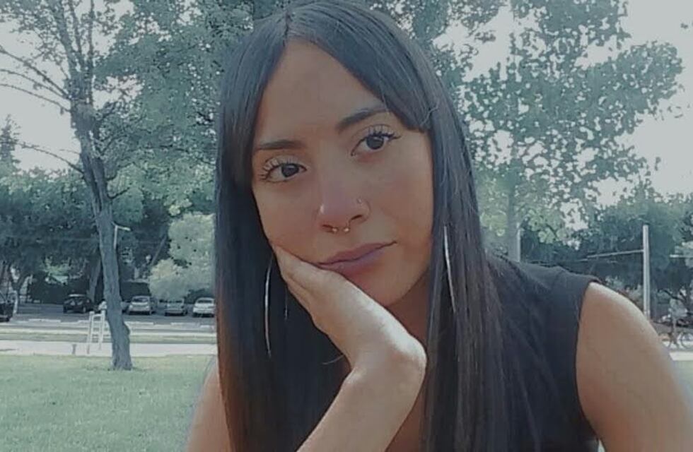 Una joven de Godoy Cruz busca trabajo para poder pagar sus estudios y ser periodista deportiva