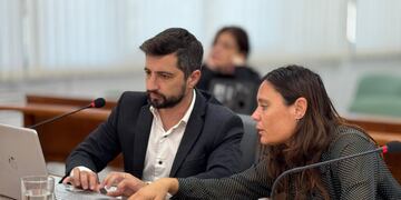 Los concejales del peronismo Juan Senn y Valeria Soltermam