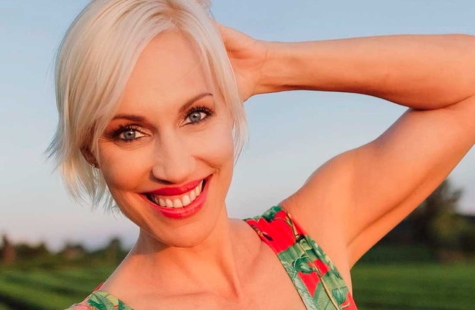 Ingrid Grudke desafió el frío y esquió en bikini
