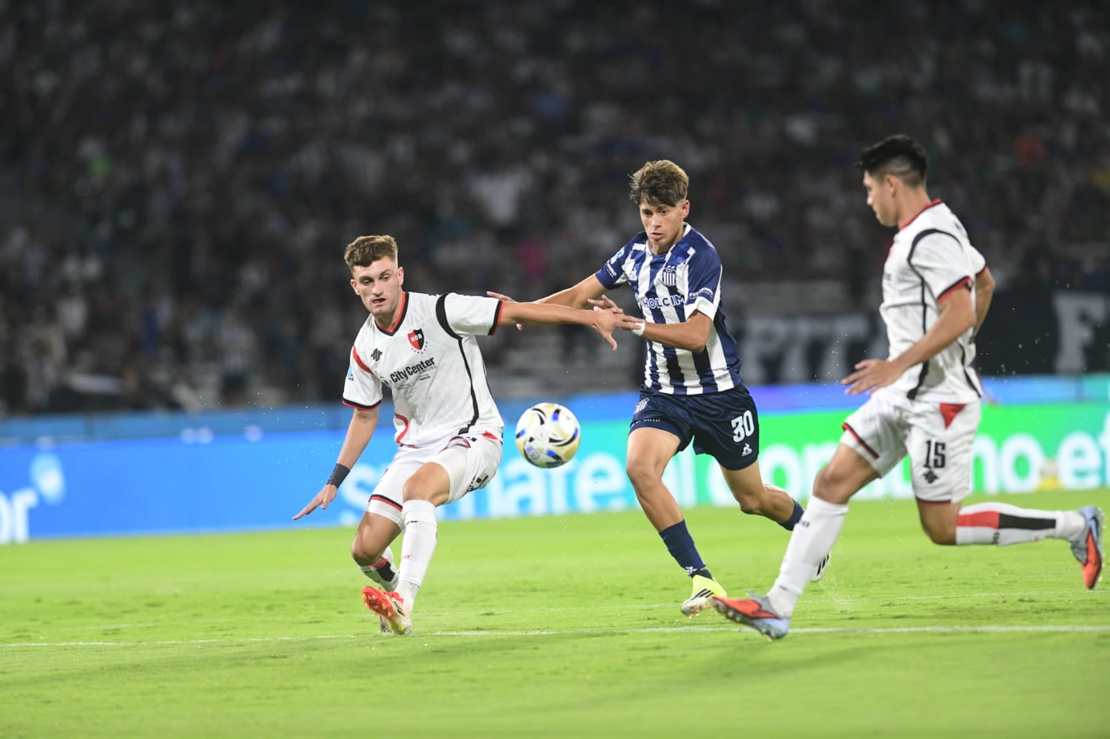 Talleres recibió a Newell's en el Kempes por el Apertura 2026. (Javier Ferreyra / La Voz)