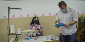 Pertenecen a Escuelas Municipales de Formación Profesional. Se realizaron cerca de 2000 juguetes de forma 100 % artesanal para egresadas y egresados de Nivel Inicial dependiente de la Municipalidad.